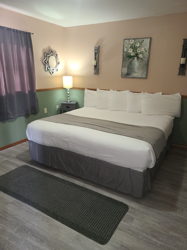 Lamplighter Cabins & Suites - photo 20
