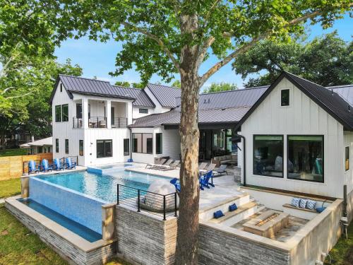 Palm Paradise on Lake LBJ with Concierge Services in Burnet, United States