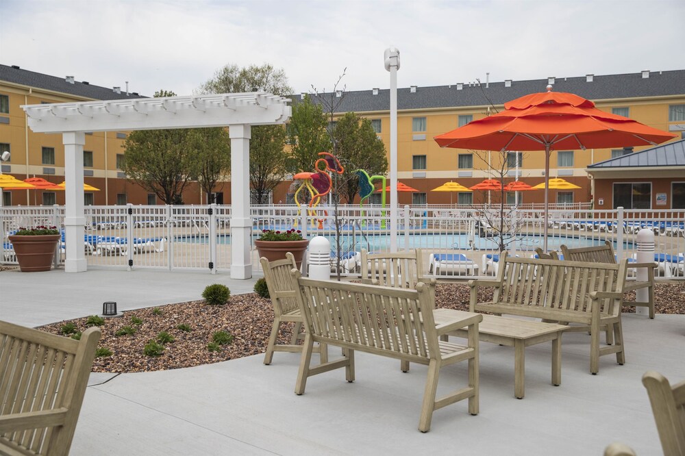 Cedar Point's Express Hotel - photo 25