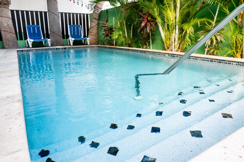 The Paradise Inn — hotel in Philipsburg