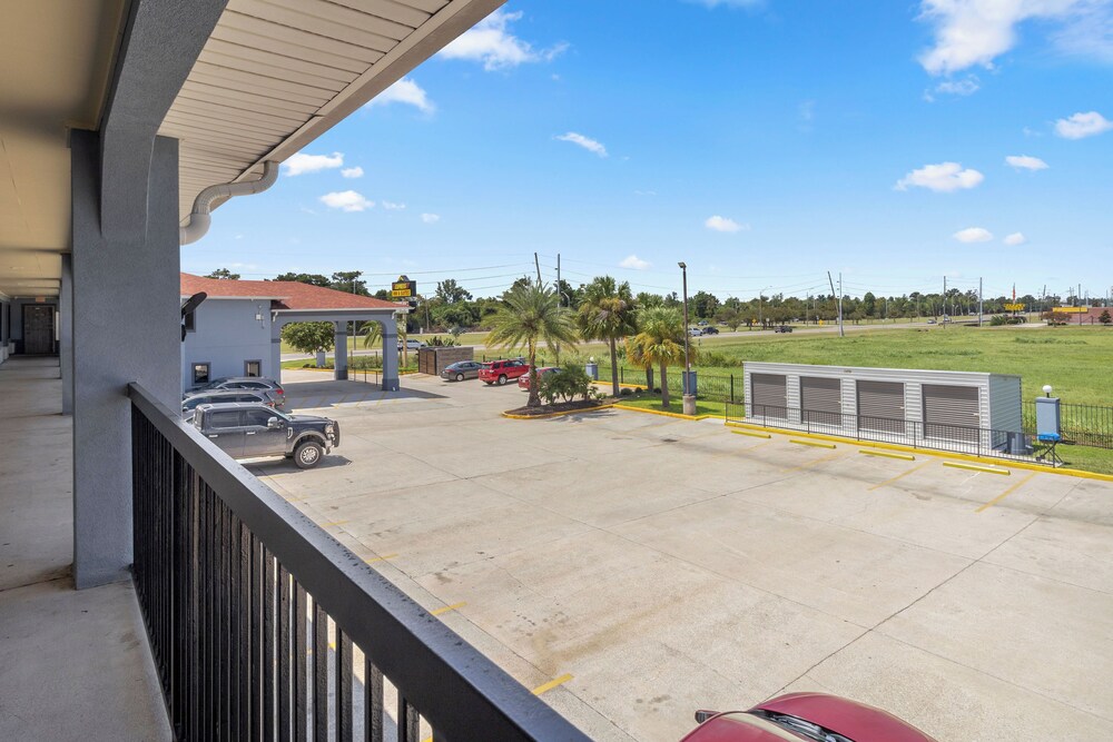 Express Inn and Suites - photo 41