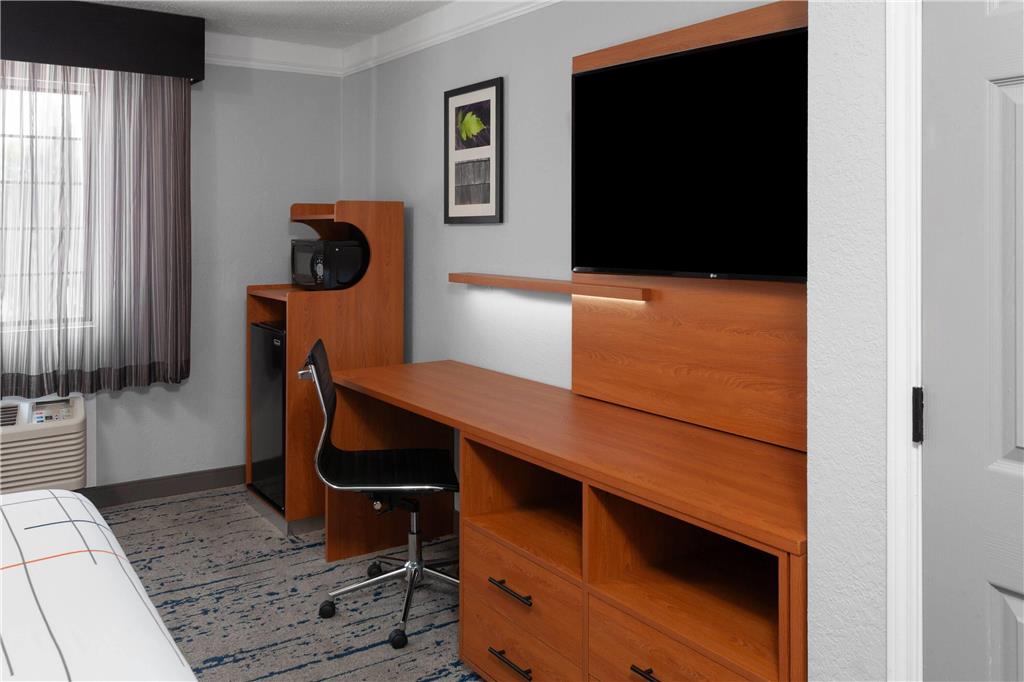La Quinta Inn by Wyndham Champaign - photo 38