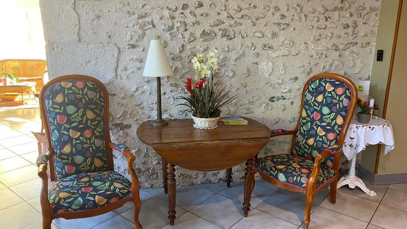 Blanche De Castille - carbon neutral hotel in Bleneau