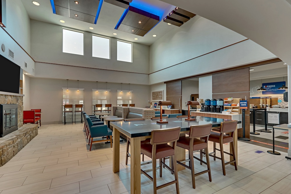 Holiday Inn Express Hotel & Suites Weatherford by IHG - photo 63
