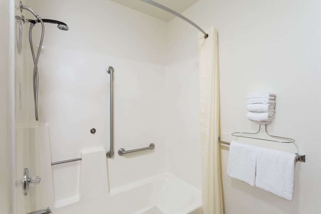 Super 8 by Wyndham Hot Springs - photo 5