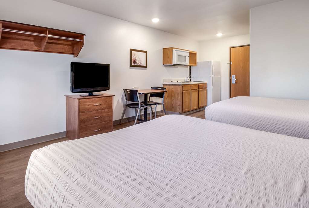 WoodSpring Suites Houston Baytown - photo 11