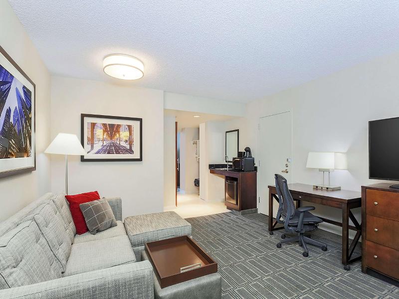 Embassy Suites by Hilton Chicago Lombard Oak Brook - photo 106