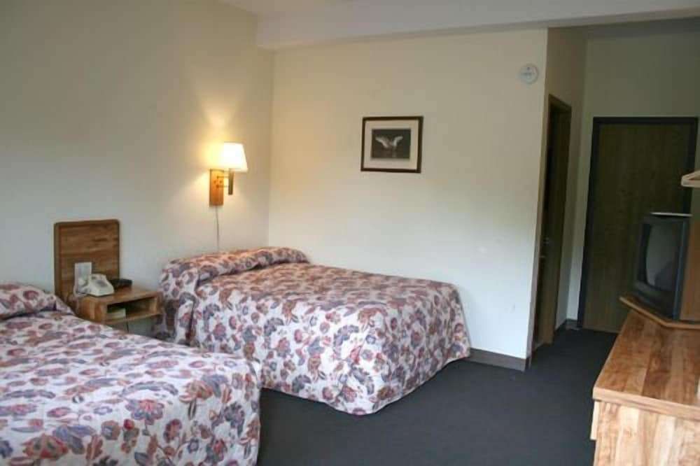 Commander Motel - featured photo