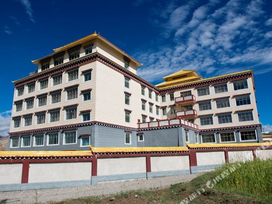 Kaga Hot Spring Hotel in Rikaze, People's Republic of China