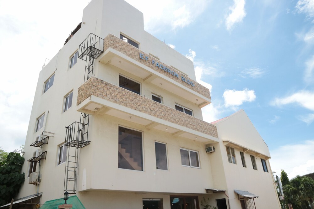 Candice Lucy Hotel - last minute hotel in Malay