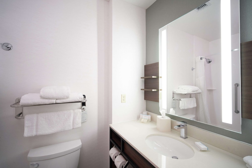 Hilton Garden Inn Evansville - photo 32