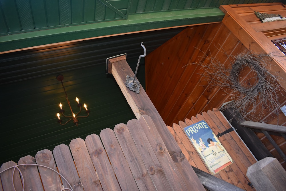 Bear Creek Lodge Cabin Resort - photo 19