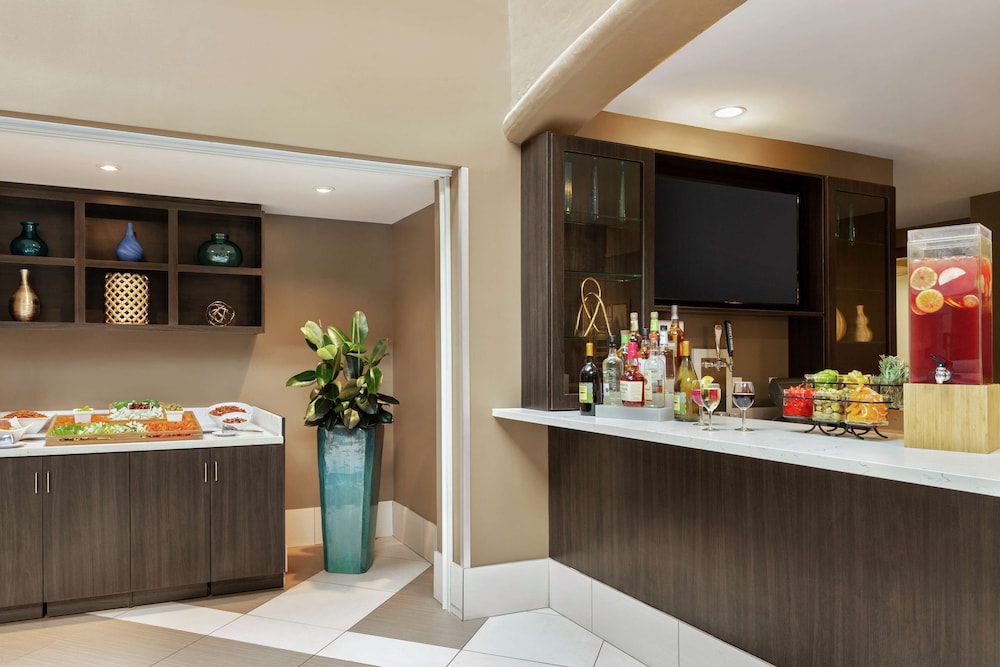 Embassy Suites by Hilton Arcadia Pasadena Area - photo 28