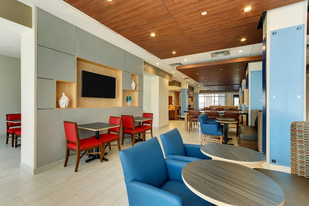 Holiday Inn Express Wilmington Porters Neck - photo 38
