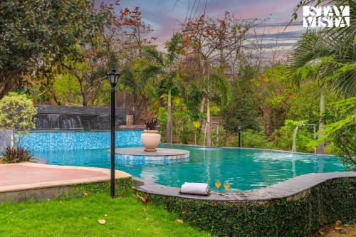 StayVista at Maple Farms with Pool BBQ & Bonfire in Sohna, India