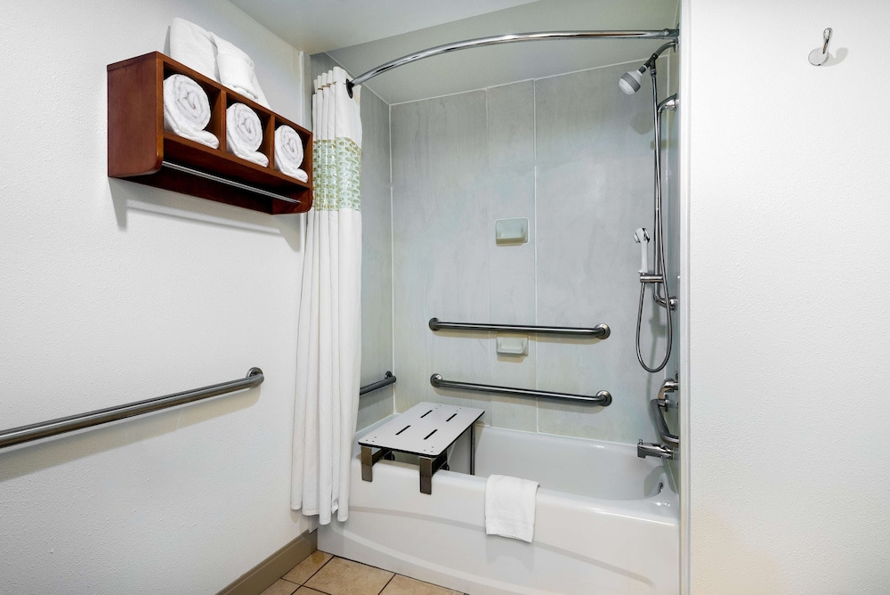 Hampton Inn Ft. Chiswell Max Meadows - photo 7