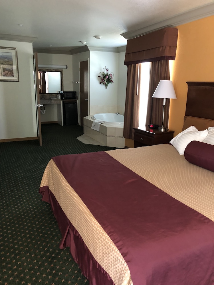 Cloverdale Wine Country Inn & Suites - photo 15