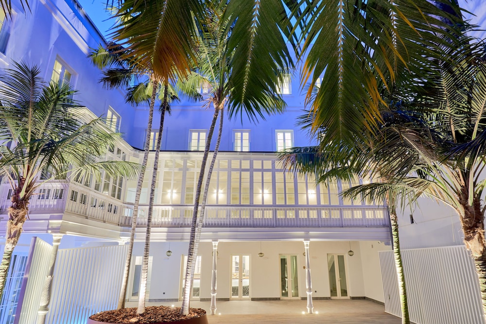 Tandem Palacio Veedor De Galeras Suites — 4-Star Luxury Hotel in Cadiz, Spain