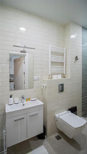 Elegant 1BR Vake Apt for 3 By Wehost