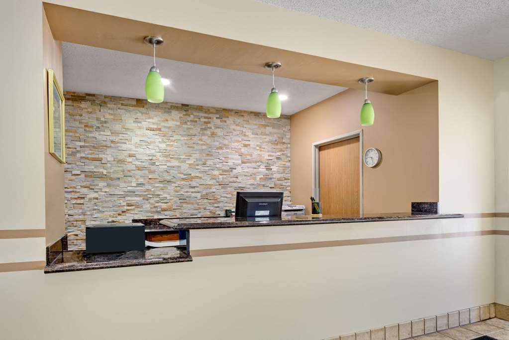 Super 8 by Wyndham Kokomo - photo 4