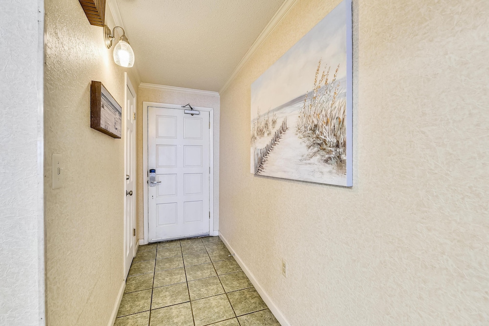 Regency Towers by Book That Condo - photo 11