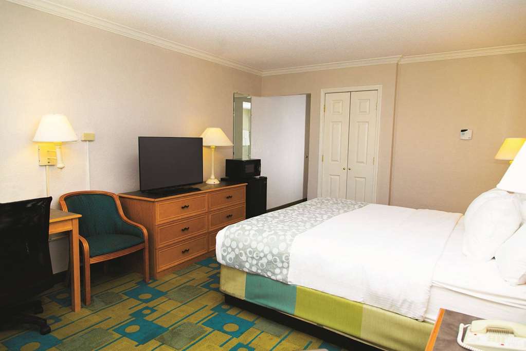 Days Inn by Wyndham Del Rio - photo 19