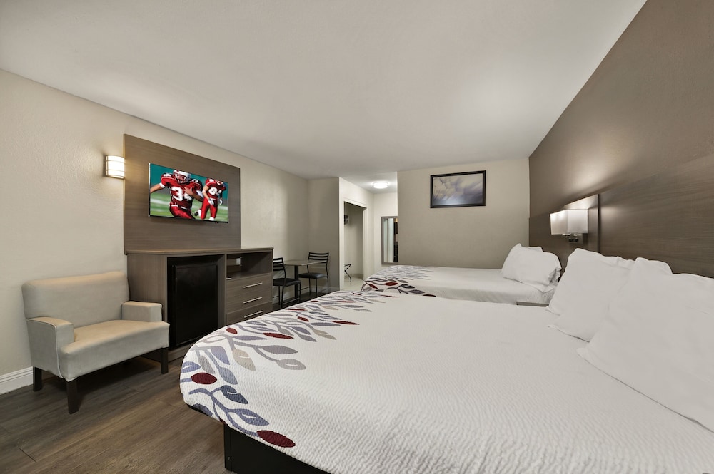 Red Roof Inn Los Angeles Bellflower - photo 11