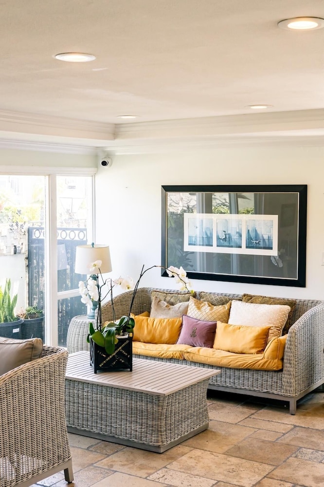 Seaside Laguna Inn & Suites Hotel - photo 4