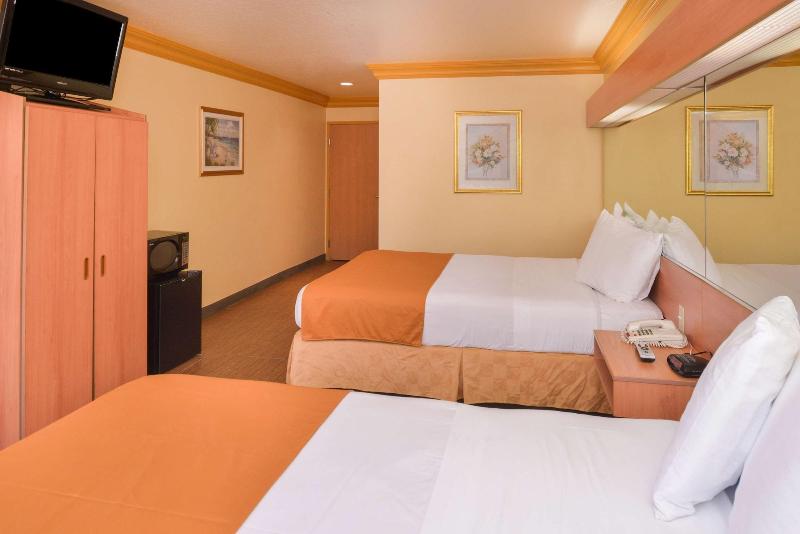 H3 Inn & Suites LAX Airport - photo 9