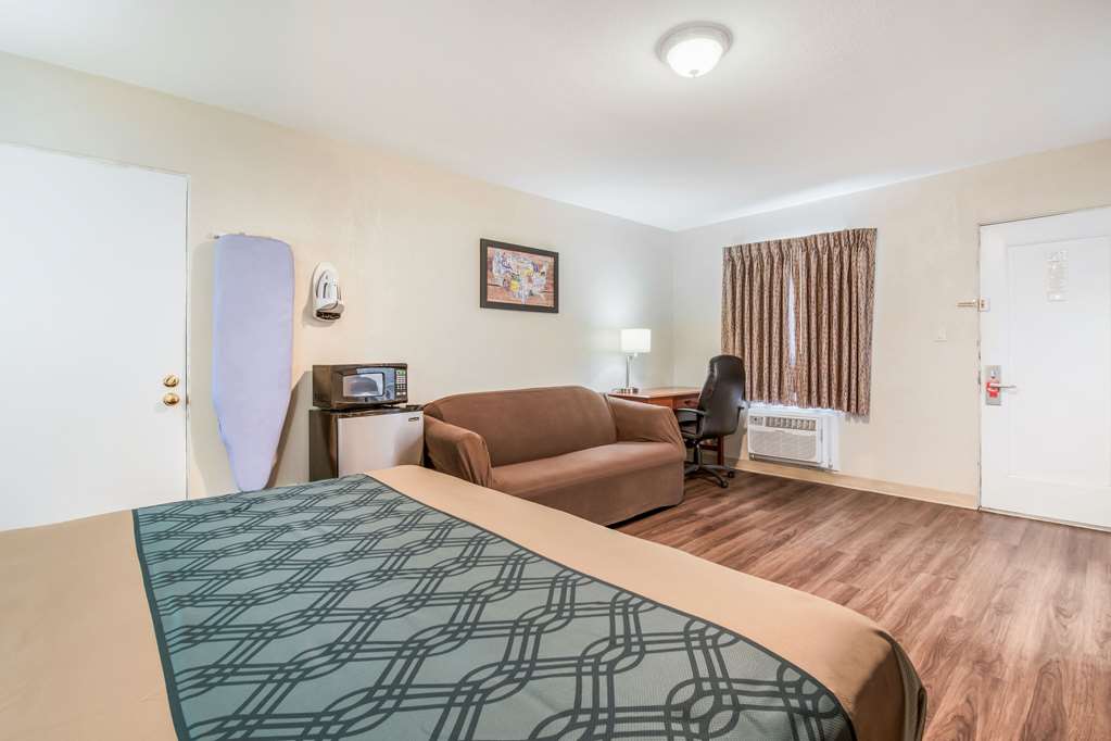 Econo Lodge Mechanicsburg Harrisburg West - photo 13