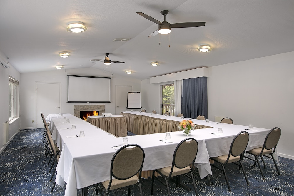 Half Moon Bay Lodge - photo 37