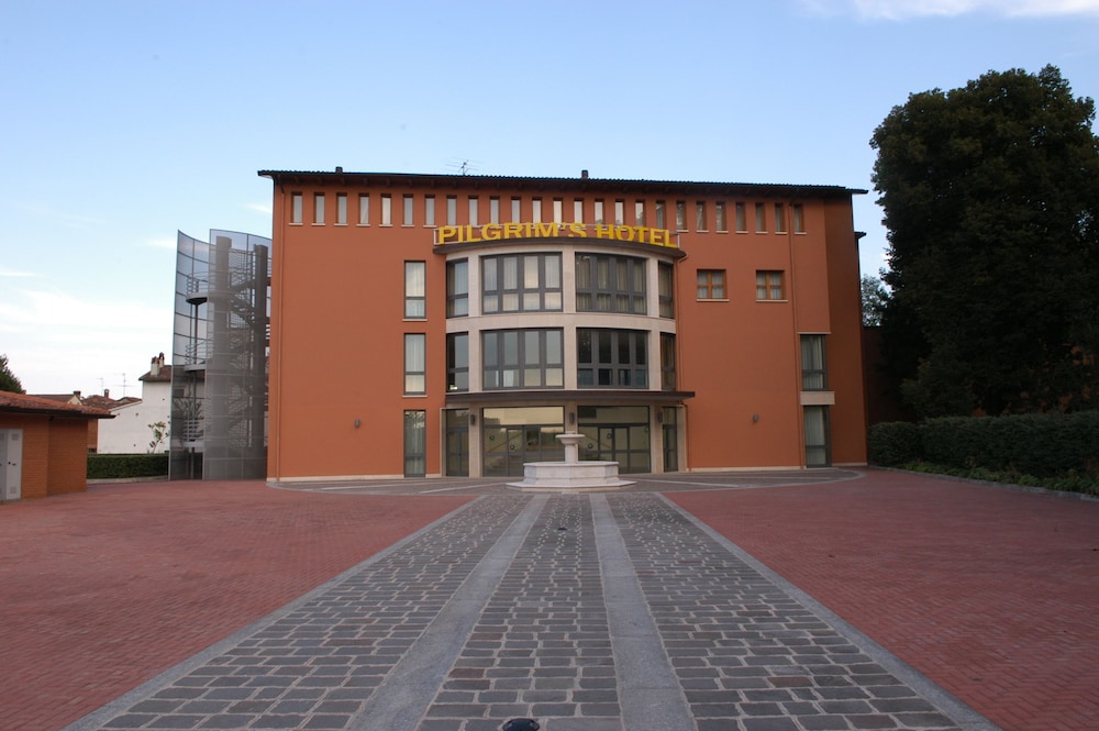 Pilgrim's Hotel - carbon neutral hotel in Cicognolo