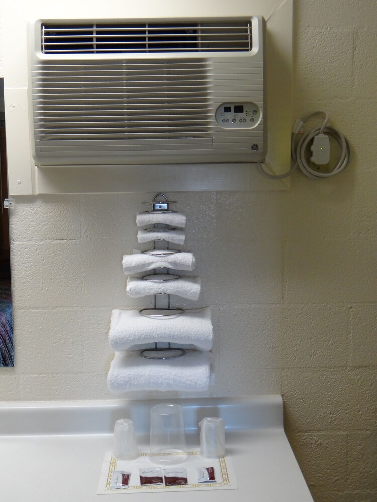 Economy Inn Corning - photo 15