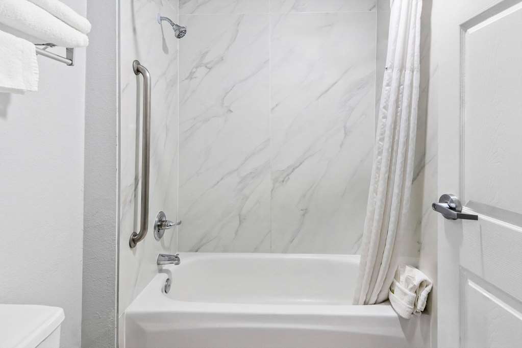 Super 8 by Wyndham Grand Prairie Southwest - photo 16