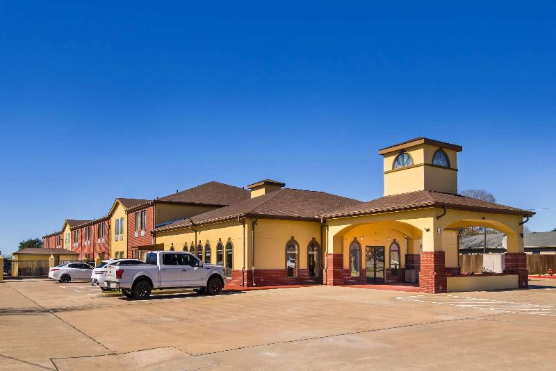 Quality Inn - carbon neutral hotel in Temiskaming Shores