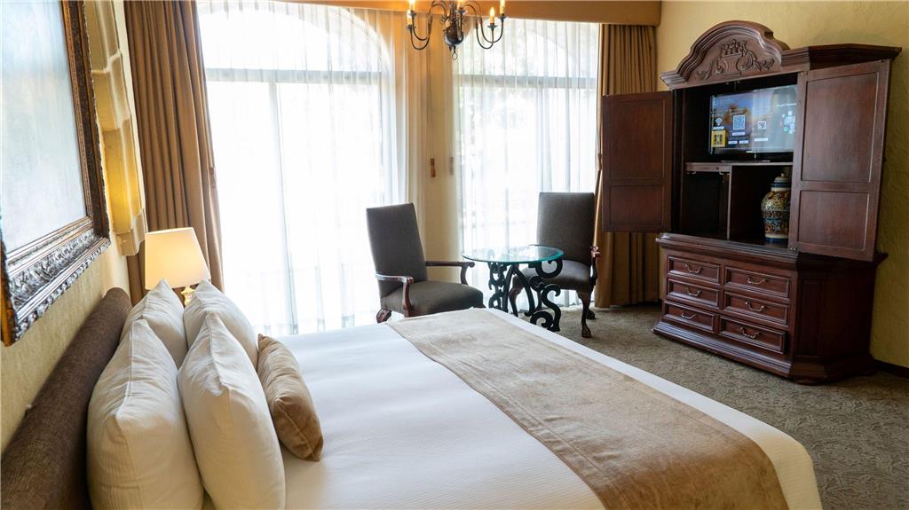 Master Suite king