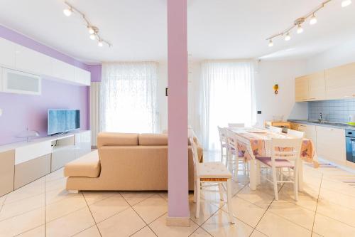 Two Levels Apartment with Balconies Near the Beach — 4-Star Luxury Hotel in Pescara, Italy