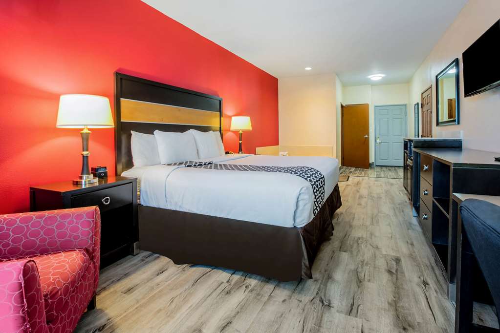 La Quinta Inn & Suites by Wyndham Dallas Mesquite - photo 54