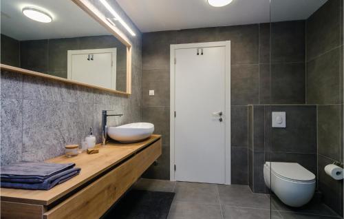 Four Bedroom Holiday Home In Zaton