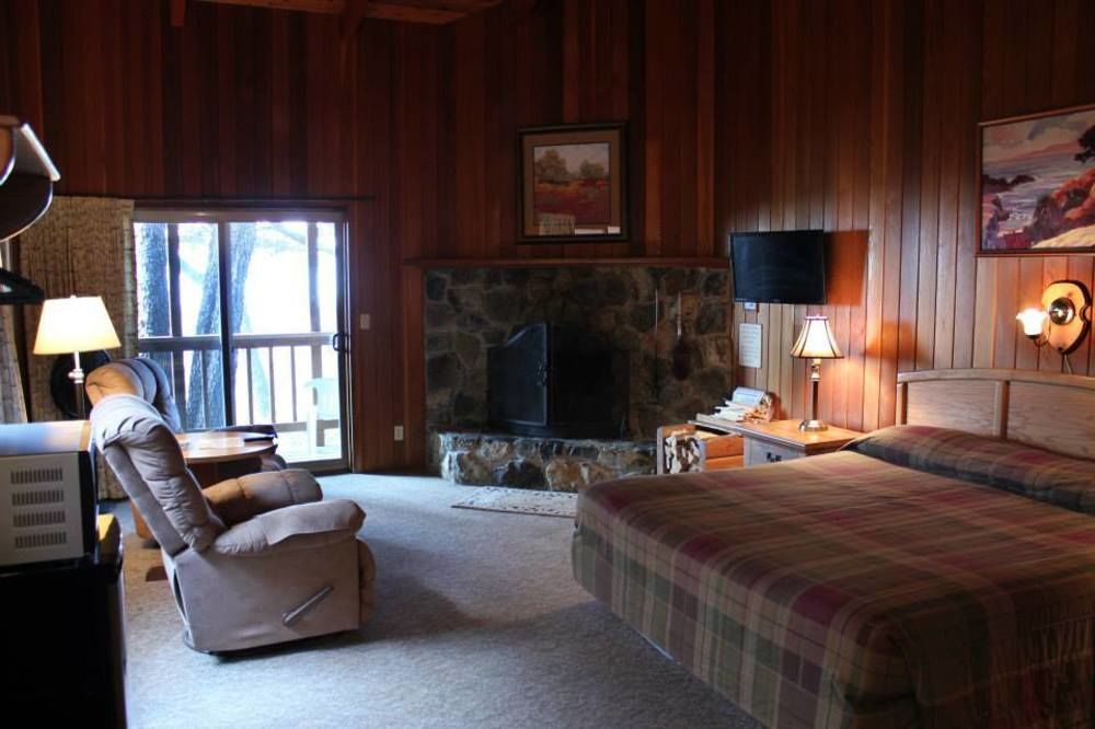 Ireland's Rustic Lodges - photo 8
