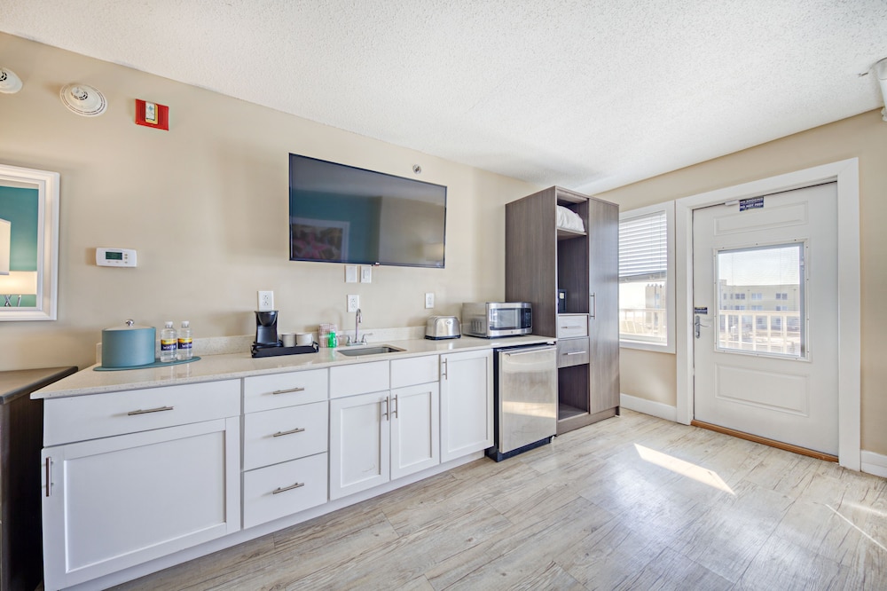 Commander Hotel & Suites - photo 20