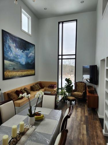 the Sugar Cube a stunning spacious and modern villa with an orchard maze — 4-Star Luxury Hotel in Ithaca, United States