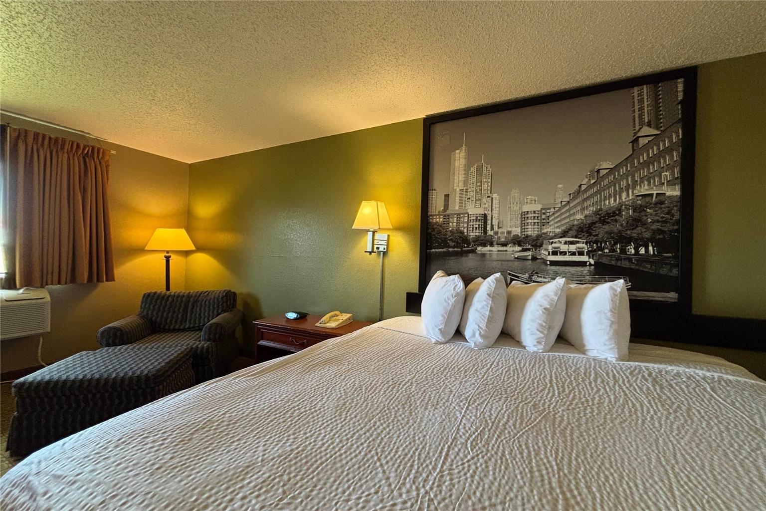 Super 8 by Wyndham Pontiac - photo 15