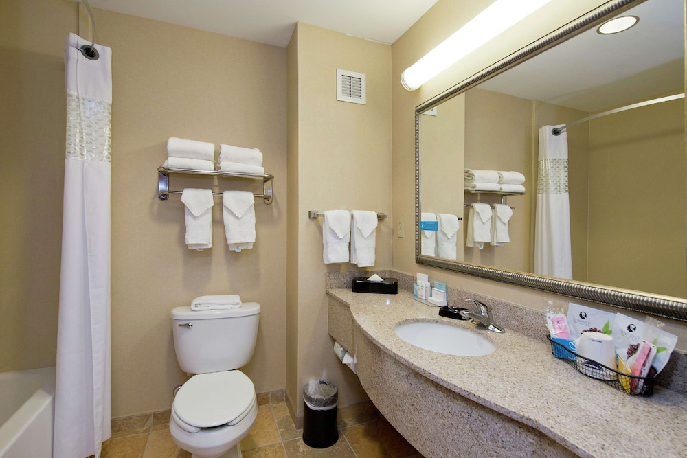 Hampton Inn Martinsburg South Inwood - photo 30
