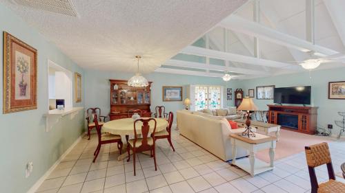 627 Queens Grant - photo 8