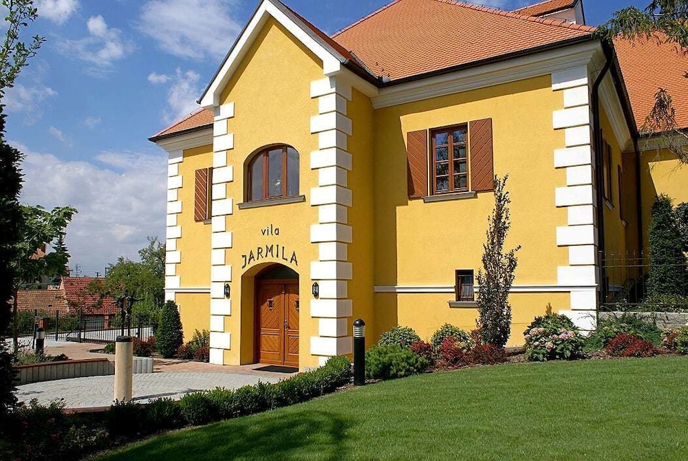 Hotel Akademie a depandance Vila Jarmila in Velke Bilovice, Czech Republic