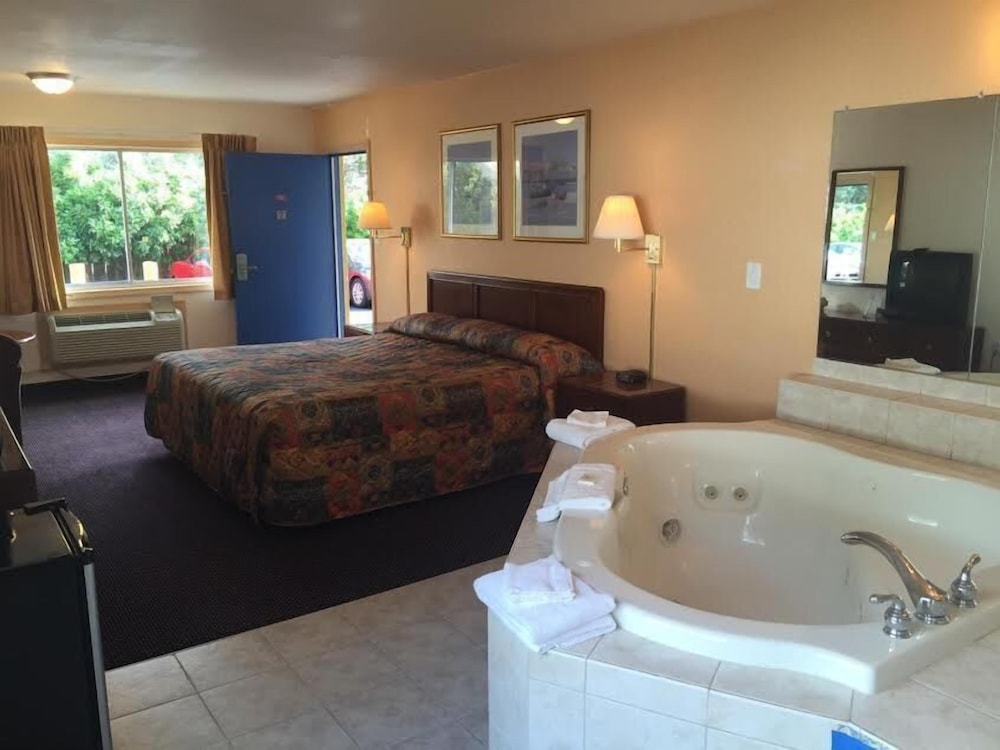 Belmont Inn & Suites - photo 11