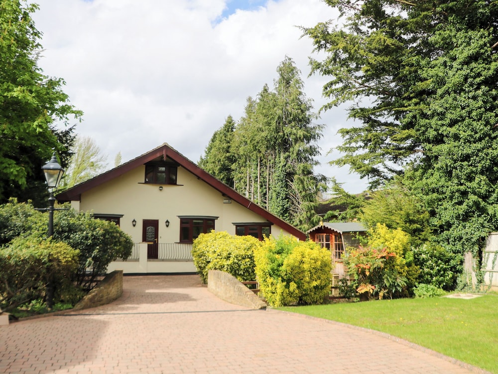 Coventina — hotel in Staines
