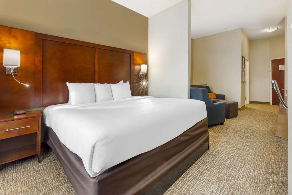 Comfort Suites Wilson I 95 - photo 17