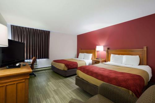 Econo Lodge Inn & Suites Escanaba North - photo 19